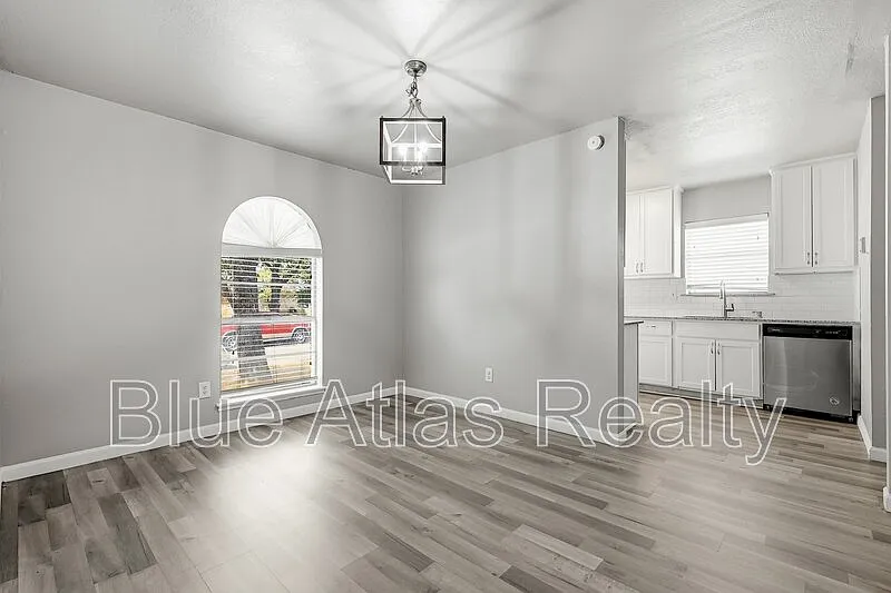 3 bed, 2.0 bath, 1580 sqft, $2,395 — Photo 4