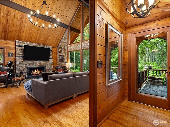 5th image of 1610 Fawn Court NW
