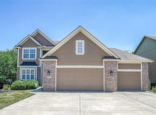 1225 SW Sunflower Dr, Lees Summit, MO 64081