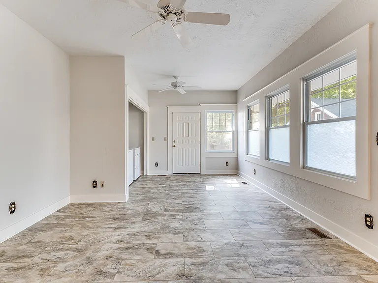 122 S Belmont Ave — Photo 21