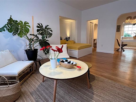 5th image of 1250 Drexel Ave #9