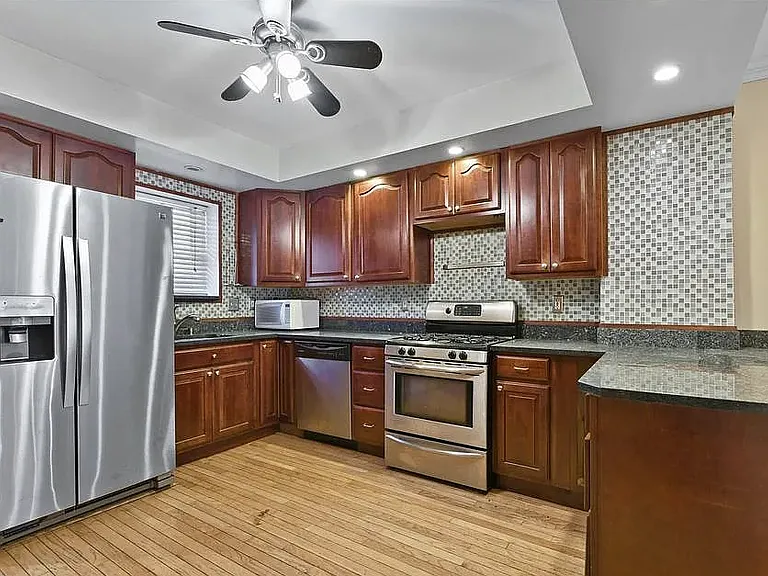 627 S Dean St — Photo 20