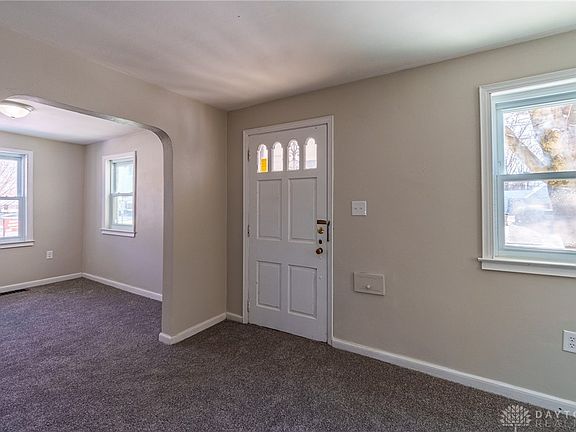 4th image of 2901 Oakridge Dr
