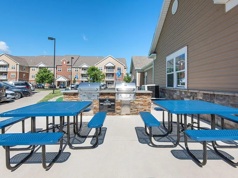Ethan Pointe Apartment Homes — Photo 12