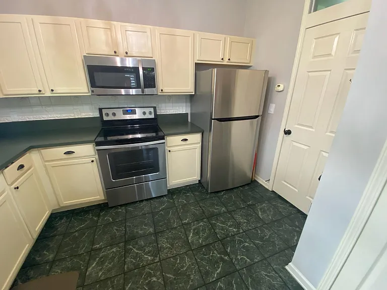 5628 Versailles Ave — Photo 16