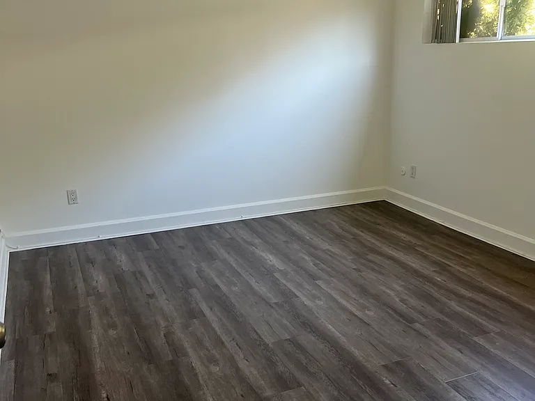 Motor Ave — Photo 3