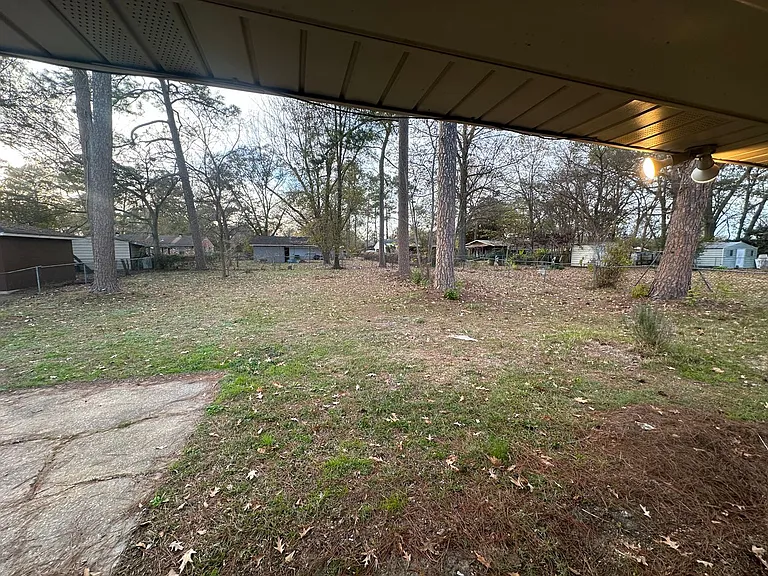 1154 Lakewood Dr — Photo 3
