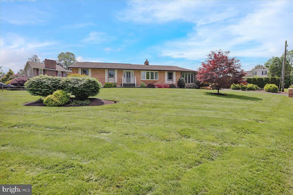 15 Galen Ave photo 1