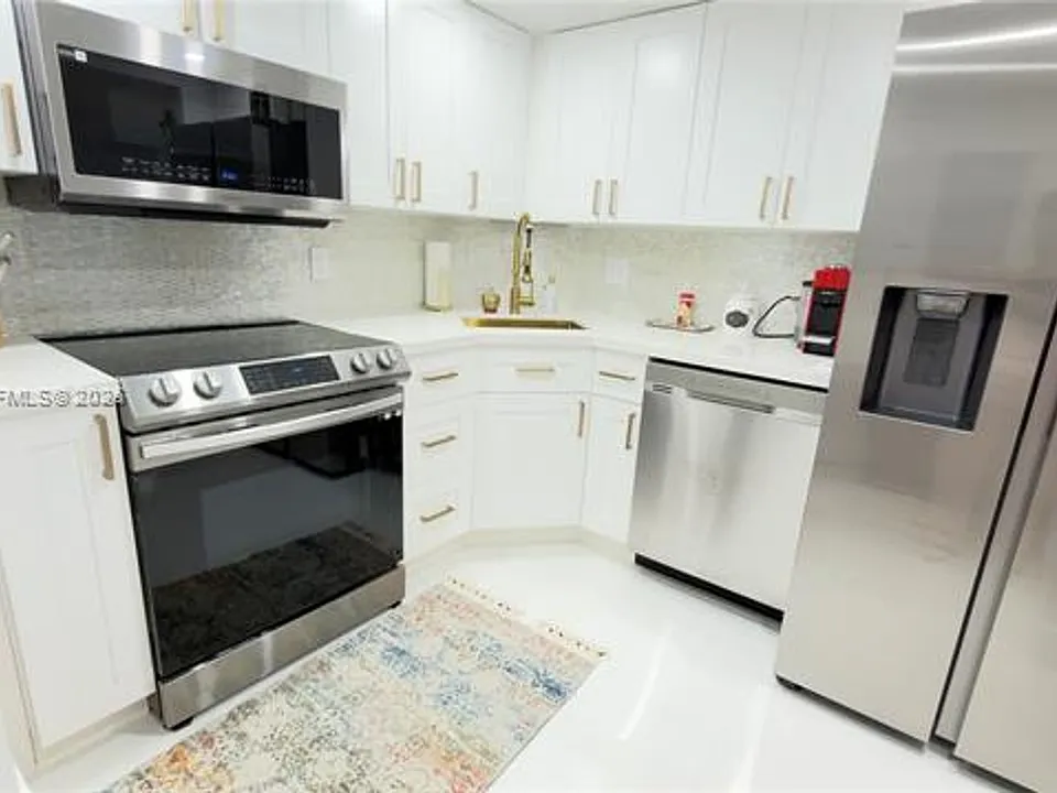 2333 Brickell Ave #CU-614