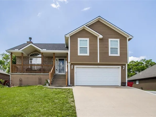 706 SW Bobcat St, Oak Grove, MO 64075