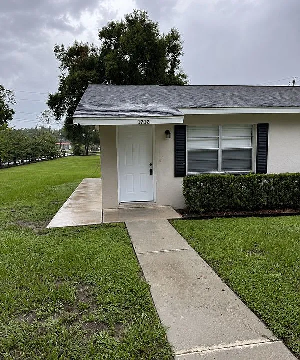 1712-1712 NE 71st Pl