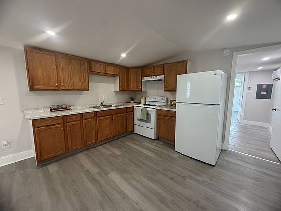 4th image of 207 S Mount Carmel Rd