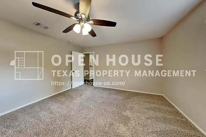 3419 Shadowcrest Ln — Photo 10