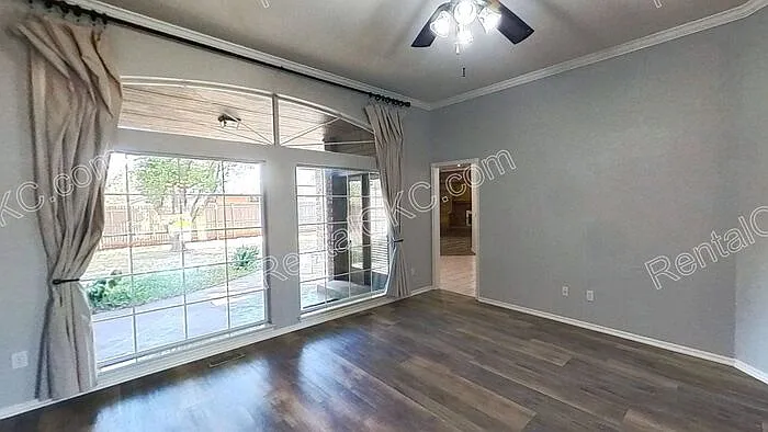 4 bed, 3.0 bath, 2569 sqft, $2,640 — Photo 3
