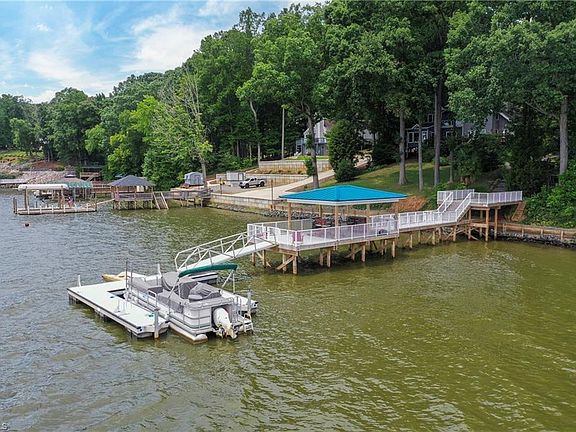 3rd image of 144 Riverside Ct