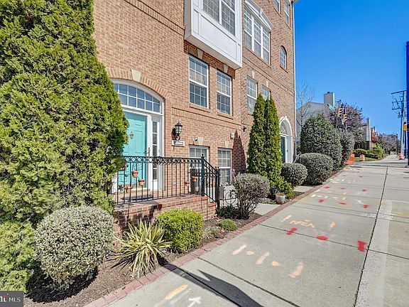 2nd image of 4007 Columbia Pike