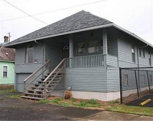 1st image of 206 N East St
