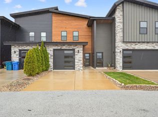 347 Sawgrass Dr, Crown Point, IN 46307