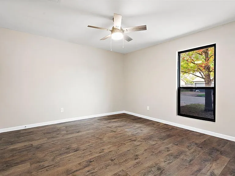 1905 Farnswood Dr — Photo 12