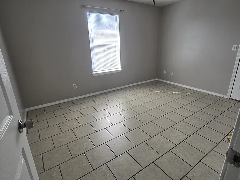 5800 Sara St #B — Photo 7
