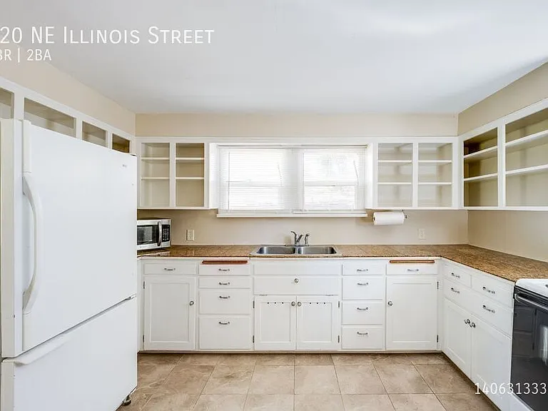 720 NE Illinois St — Photo 4