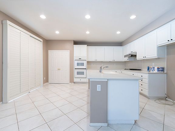 5th image of 6319 Lavender St