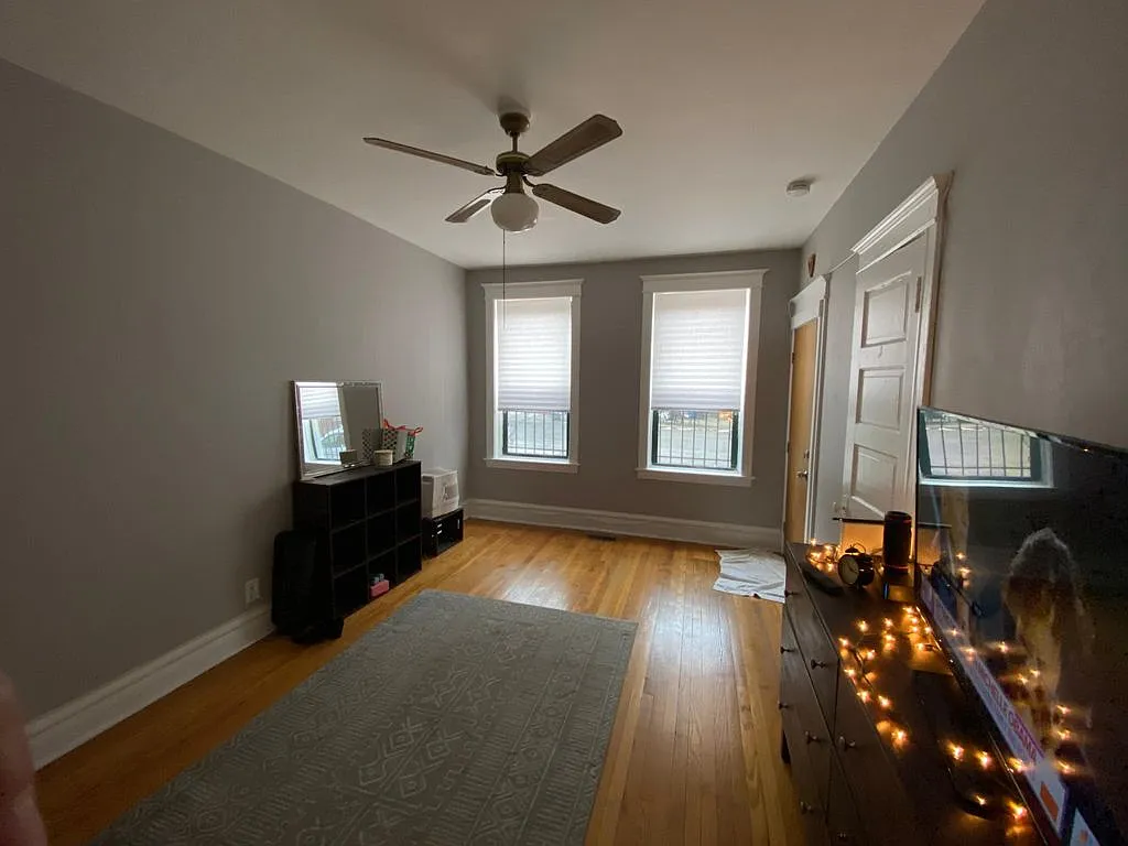 2 bed, 1.0 bath, 1300 sqft, $2,795 — Photo 3
