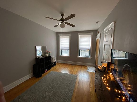 5th image of 2301 N Leavitt St APT 2F