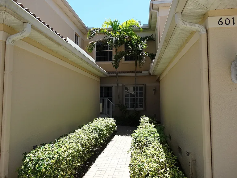 6031 Jonathans Bay Cir #502 — Photo 2