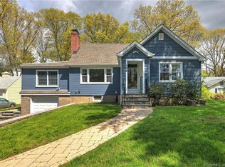 124 Sunnydale Rd, Trumbull, CT 06611