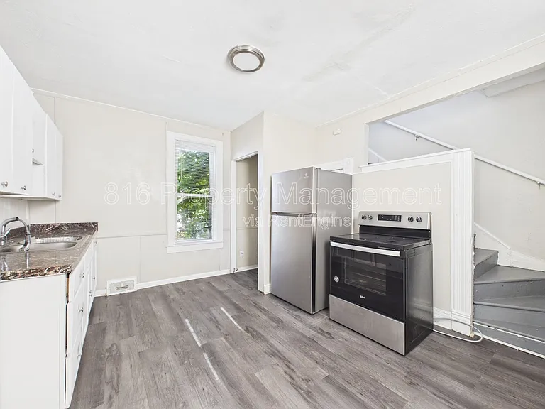 525 Splitlog Ave #R — Photo 5