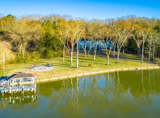 5717 Island View Dr, Harrison, TN 37341