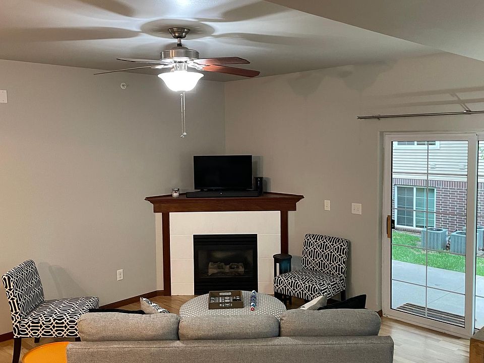 Living loom with updated gas fireplace