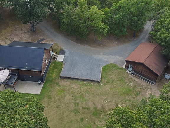 2nd image of 499 Oakwood Dr