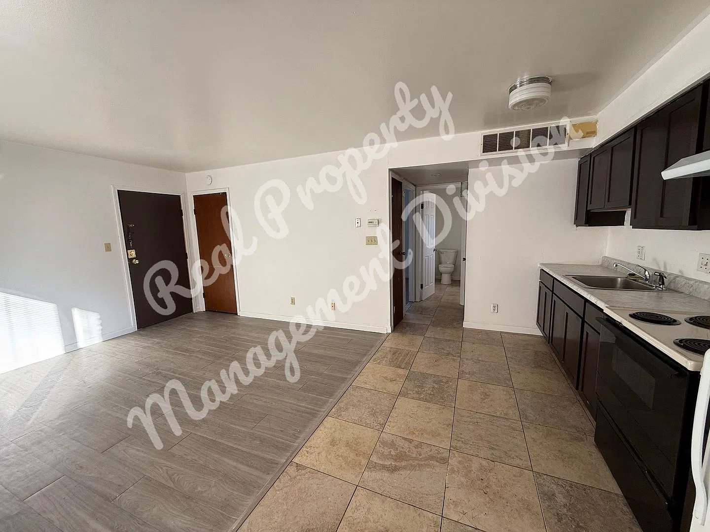 1 Bed / 1 Bath on Walnut Street Water, Trash & Landscaping Included — Photo 4