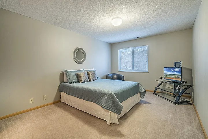 Our model showcases a comfortable layout to give you an idea of what it'd be like to live at Fountain Glen.
