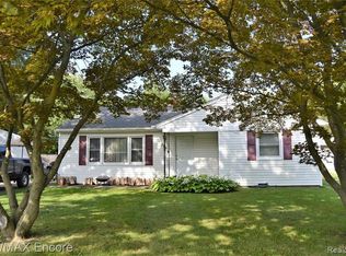 235 Crescent Lake Rd, Waterford, MI 48327