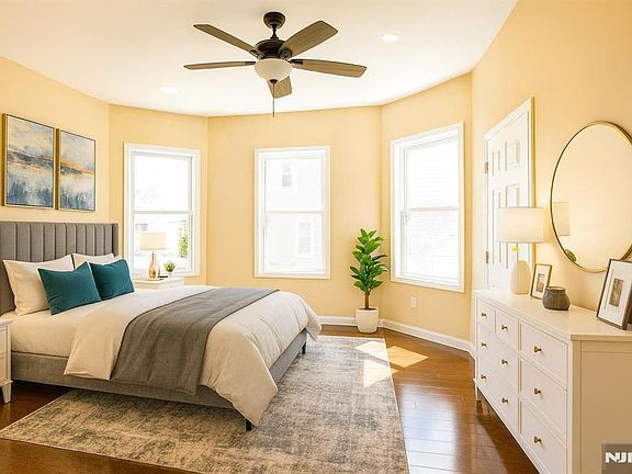 3rd image of 153 Walnut St