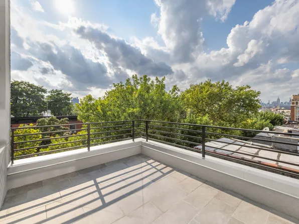 93 Waverly Avenue image 7 of 12