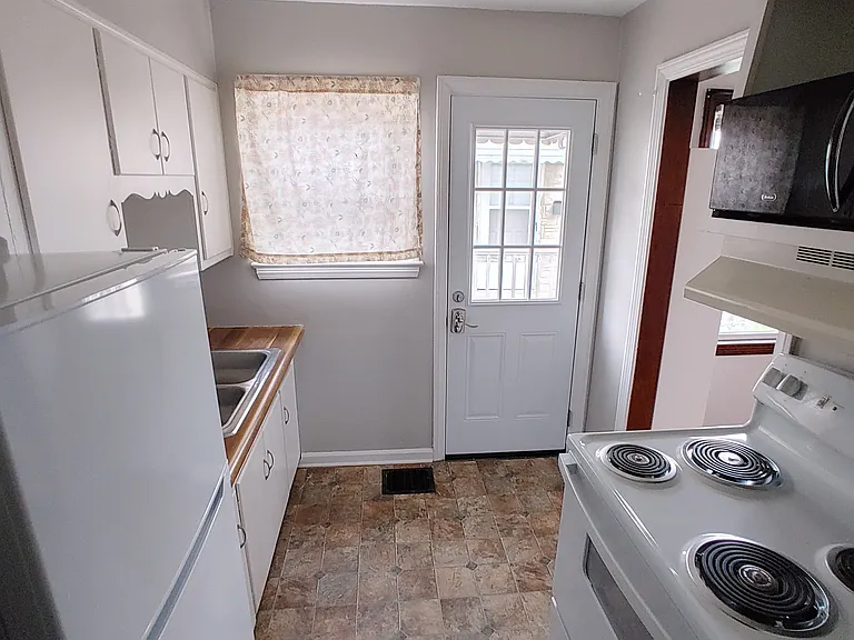 1216 Winton Ave #1216 — Photo 4