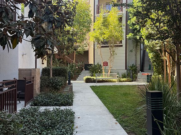 3rd image of 1631 Echo Park Ave APT 3