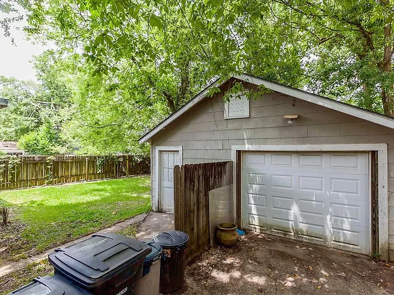 422 Glenmore Ave — Photo 11