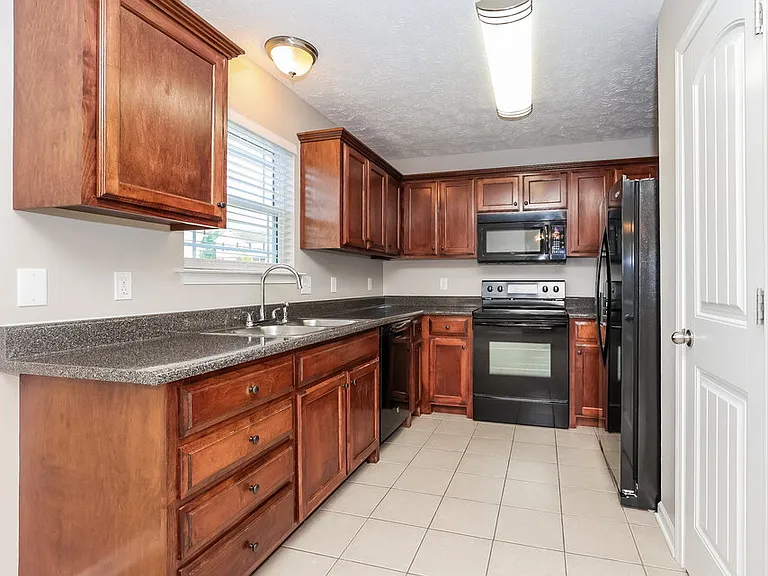 607 Rock Glen Trce — Photo 8
