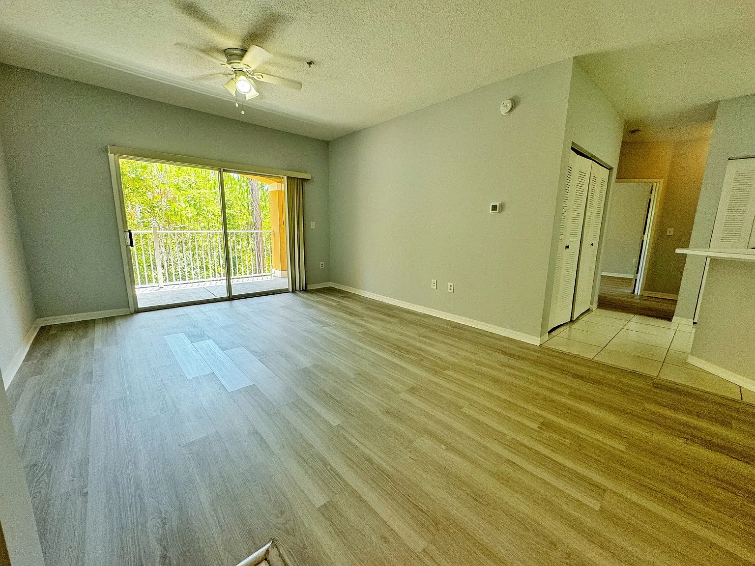2 bed, 1.0 bath, 1004 sqft, $1,450 — Photo 2