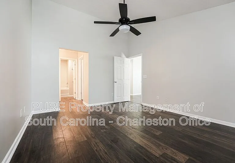 7840 Park Gate Dr — Photo 11