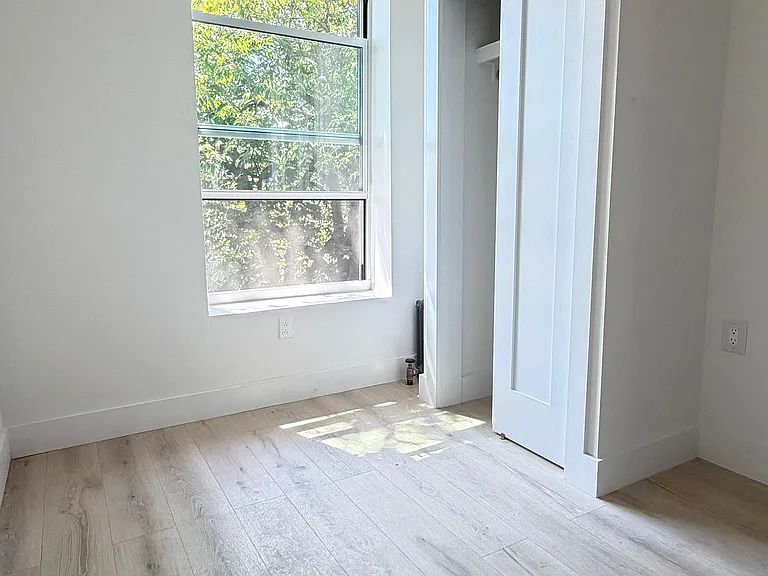 32 Patchen Ave #5 — Photo 7