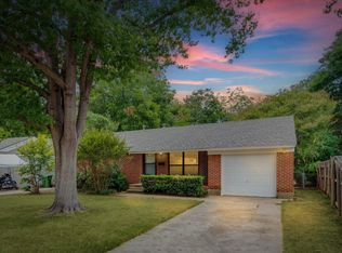 1806 Oak Tree Ln, Arlington, TX 76013