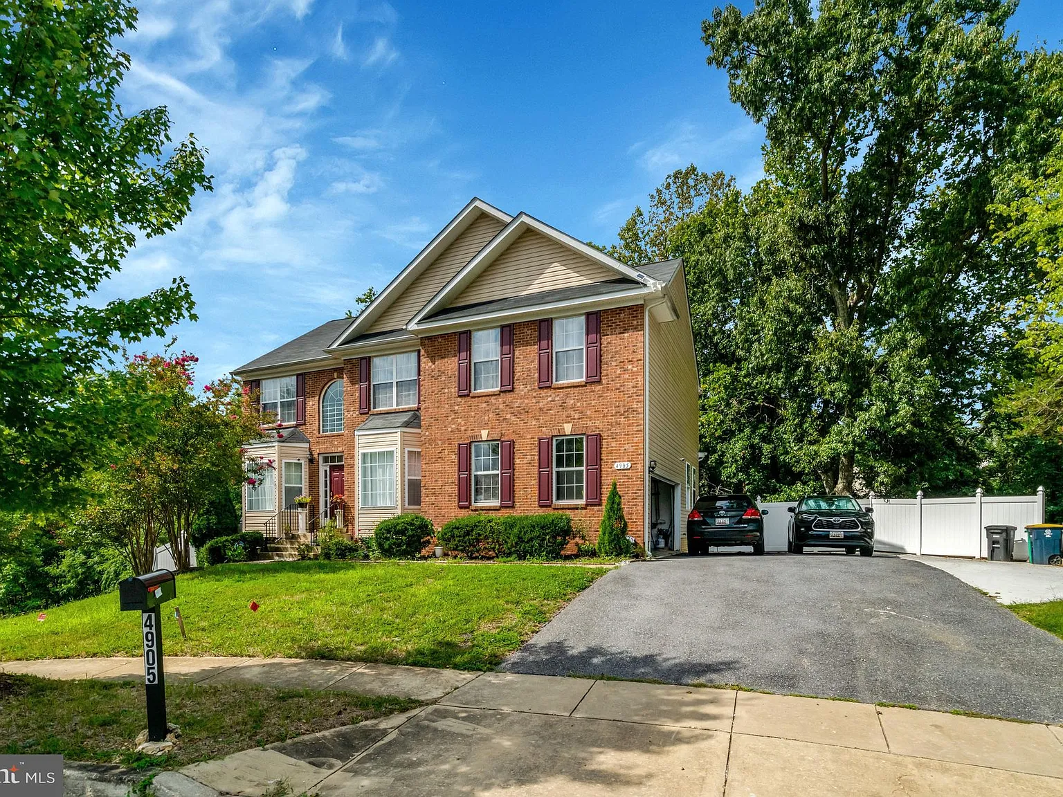 2 bed, 1.0 bath, 2774 sqft, $2,000 — Photo 3