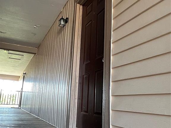 3rd image of 708-L Ridgeside Dr