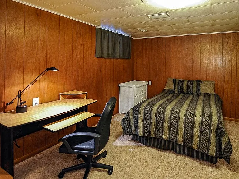 Bedroom / Office